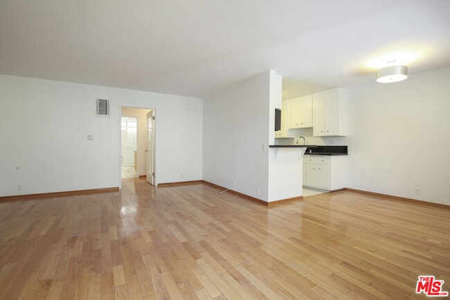 1608 S Bentley Ave in Los Angeles, CA - Building Photo - Building Photo