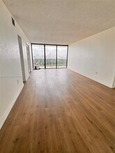 3625 N Country Club Dr, Unit 2008 in Aventura, FL - Building Photo - Building Photo
