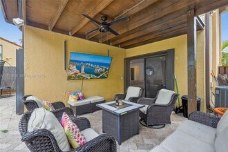 20424 NE 10th Ct Rd in Miami, FL - Building Photo - Building Photo