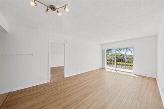 7900 Camino Cir in Miami, FL - Building Photo - Building Photo