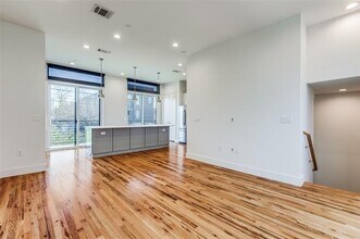 4426 Cabell Dr in Dallas, TX - Building Photo - Building Photo