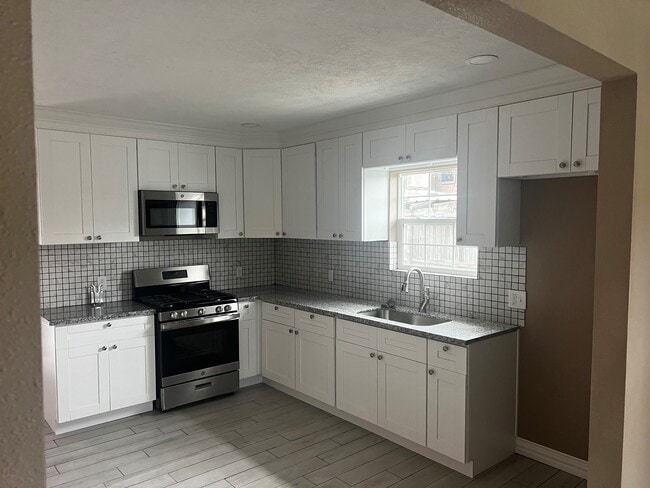 7261 Terrell St in Groves, TX - Building Photo - Building Photo