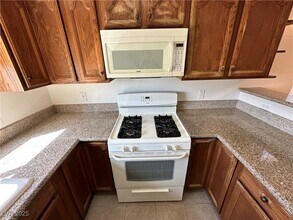 5290 Panguitch Dr in Las Vegas, NV - Building Photo - Building Photo