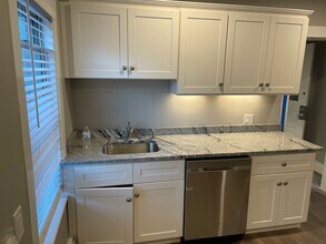 11 Lewis Ave, Unit 1 in Norwood, MA - Building Photo - Building Photo