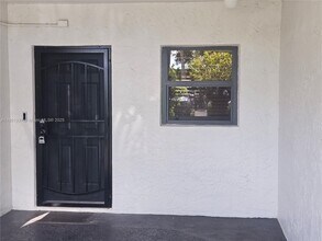 1021 Mockingbird Ln in Plantation, FL - Building Photo - Building Photo