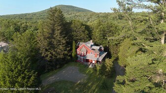 38 Lake St in Stamford, NY - Building Photo
