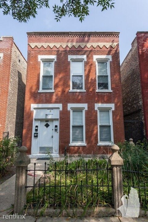 2206 W Erie St-Unit -2R, in Chicago, IL - Building Photo