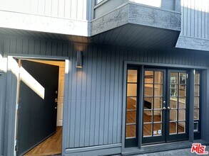 880 Hilldale Ave-Unit -3 in West Hollywood, CA - Foto de edificio - Building Photo