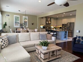 60 Via el Toro in Thousand Oaks, CA - Building Photo - Building Photo