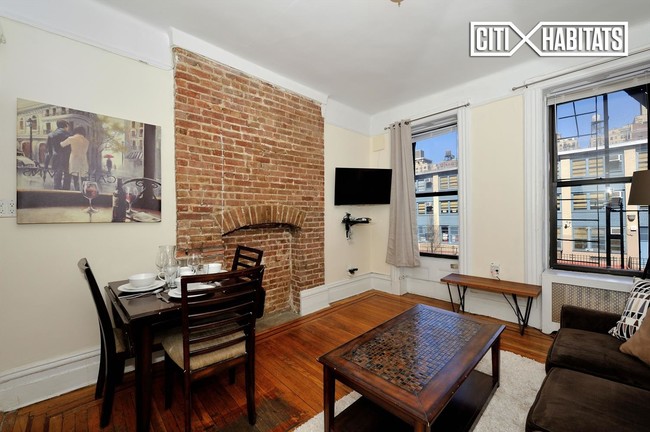 104 W 83rd St-Unit -2A in New York, NY - Building Photo - Building Photo