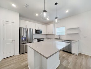 126 Kingswood Cir in Bloomingdale, GA - Building Photo - Building Photo