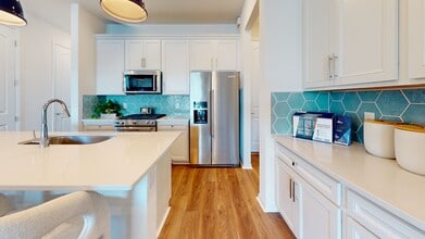 10299 Pk Ests Ave in Orlando, FL - Building Photo - Building Photo