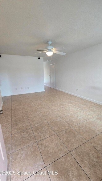 535 Lee Ave, Unit A in Satellite Beach, FL - Foto de edificio - Building Photo