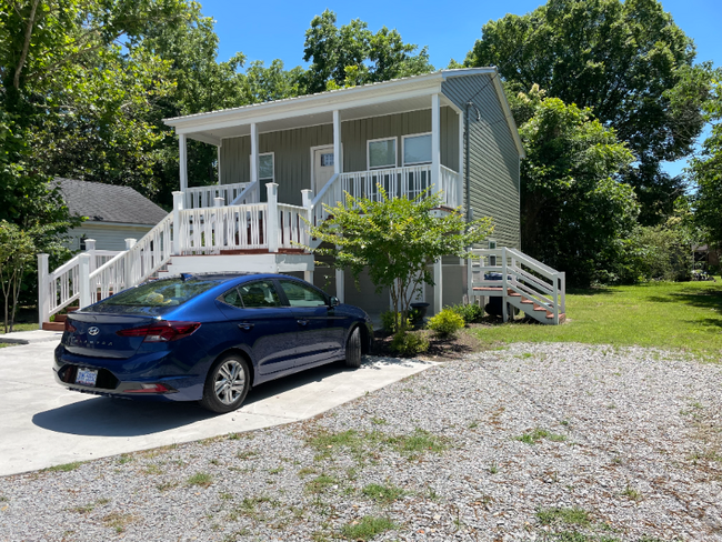 223 W 5th St-Unit -B in Washington, NC - Building Photo - Building Photo