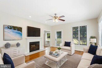445 Springvale Rd in Great Falls, VA - Building Photo - Building Photo