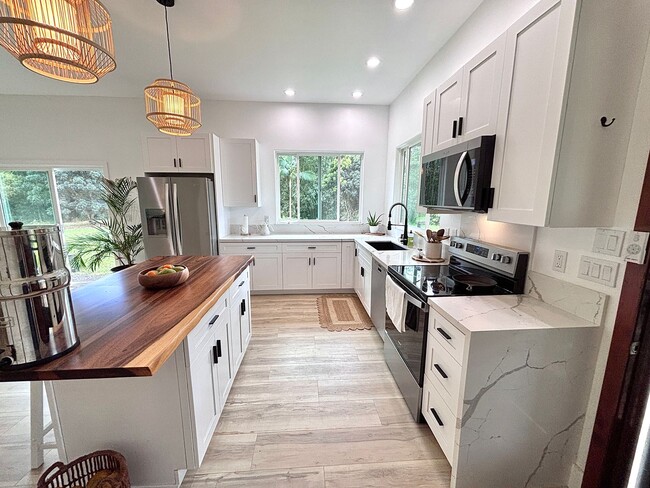 property at 1636 Huli Rd