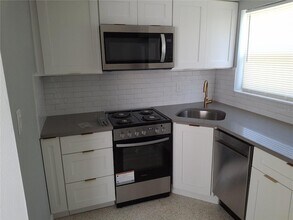 11355 3rd St E in Treasure Island, FL - Foto de edificio - Building Photo