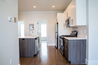 16 Harvard Ter, Unit 16 Harvard Terrace in Boston, MA - Building Photo - Building Photo