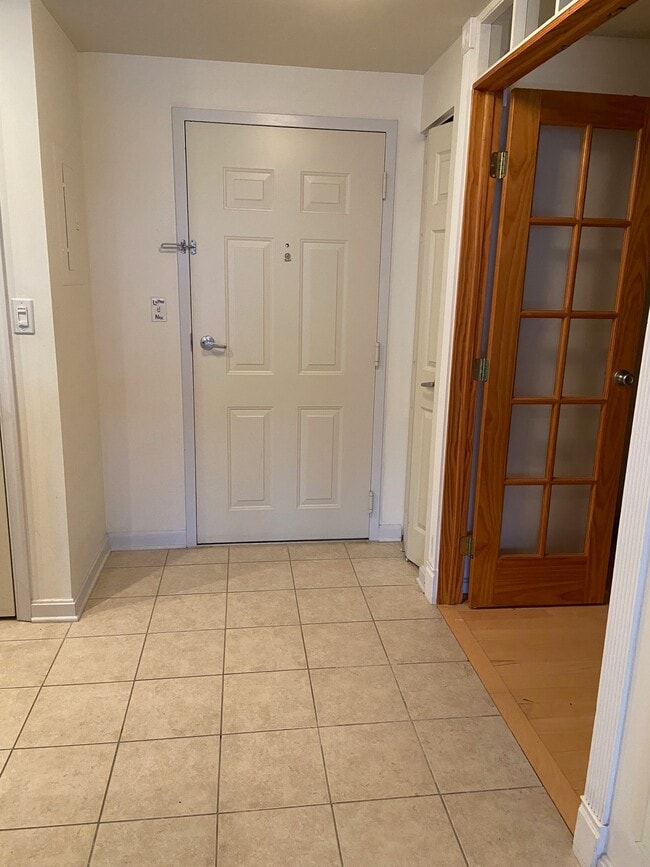 2726 Gallows Rd, Unit 404 in Vienna, VA - Building Photo - Building Photo