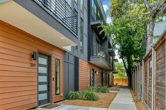 4205 Roseland Ave in Dallas, TX - Building Photo - Building Photo