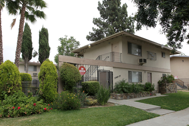 Linden Square in Riverside, CA - Foto de edificio - Building Photo