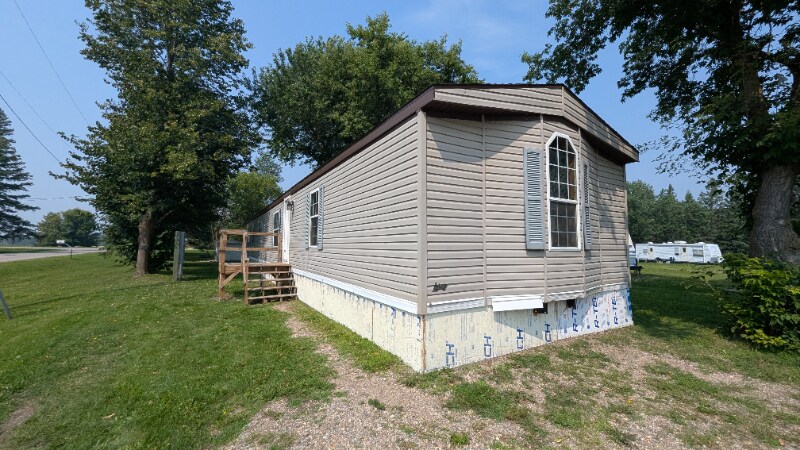 98 MN-92 in Gonvick, MN - Building Photo