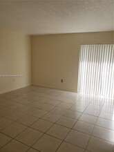 9367 Fontainebleau Blvd in Miami, FL - Building Photo - Building Photo