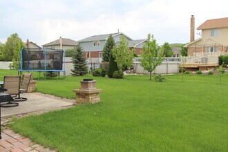7810 Brookside Glen Dr in Tinley Park, IL - Building Photo - Building Photo