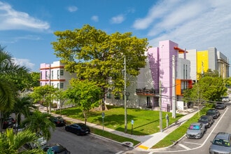 Plum - Co-Living Apartments in Miami, FL - Foto de edificio - Building Photo
