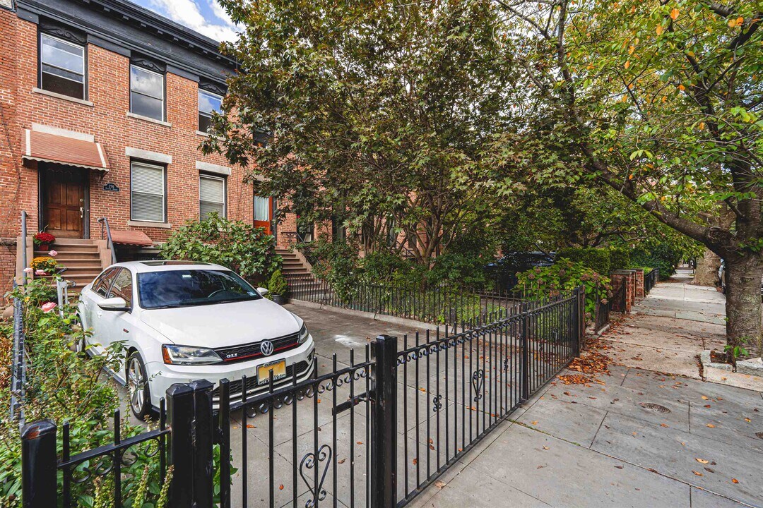 276 4th St in Jersey City, NJ - Building Photo