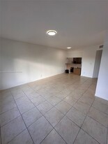 910 Twin Lakes Dr in Coral Springs, FL - Building Photo - Building Photo