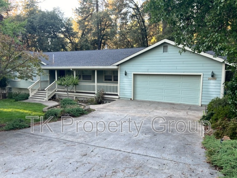 11494 Betty Way in Grass Valley, CA - Building Photo