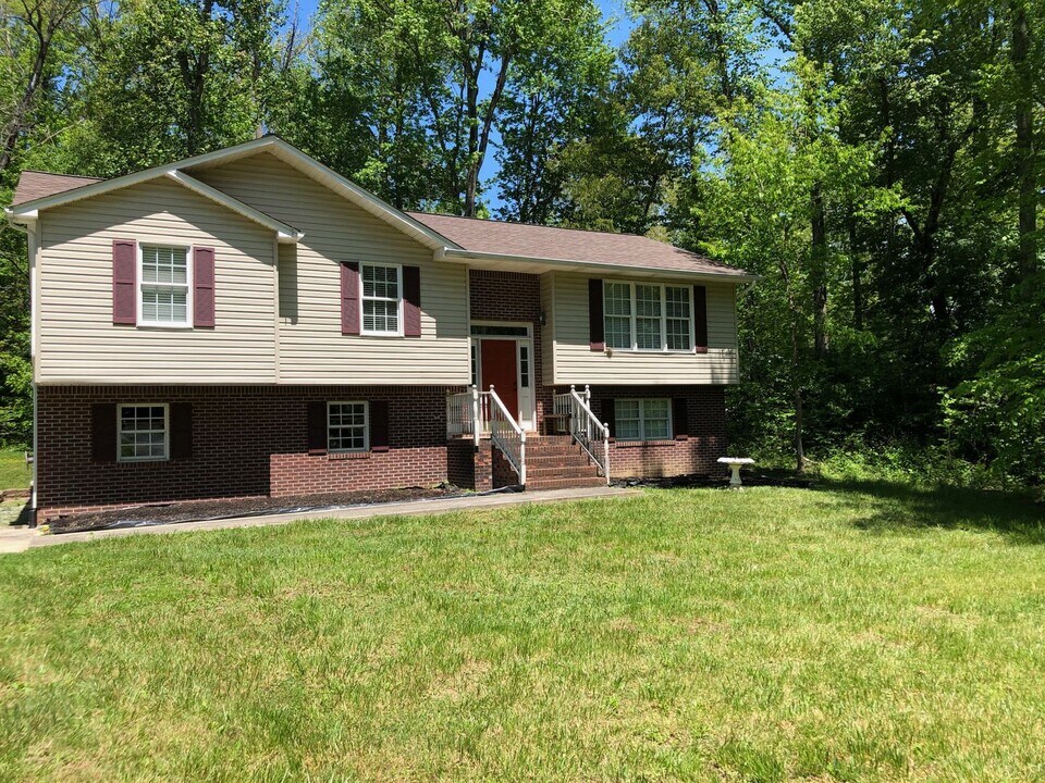 415 Greenland Ln in Church Hill, TN - Building Photo