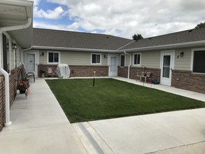 Eighth Avenue Apartments in Burwell, NE - Foto de edificio - Other