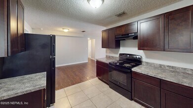 5151 Alpha Ave in Jacksonville, FL - Building Photo - Building Photo