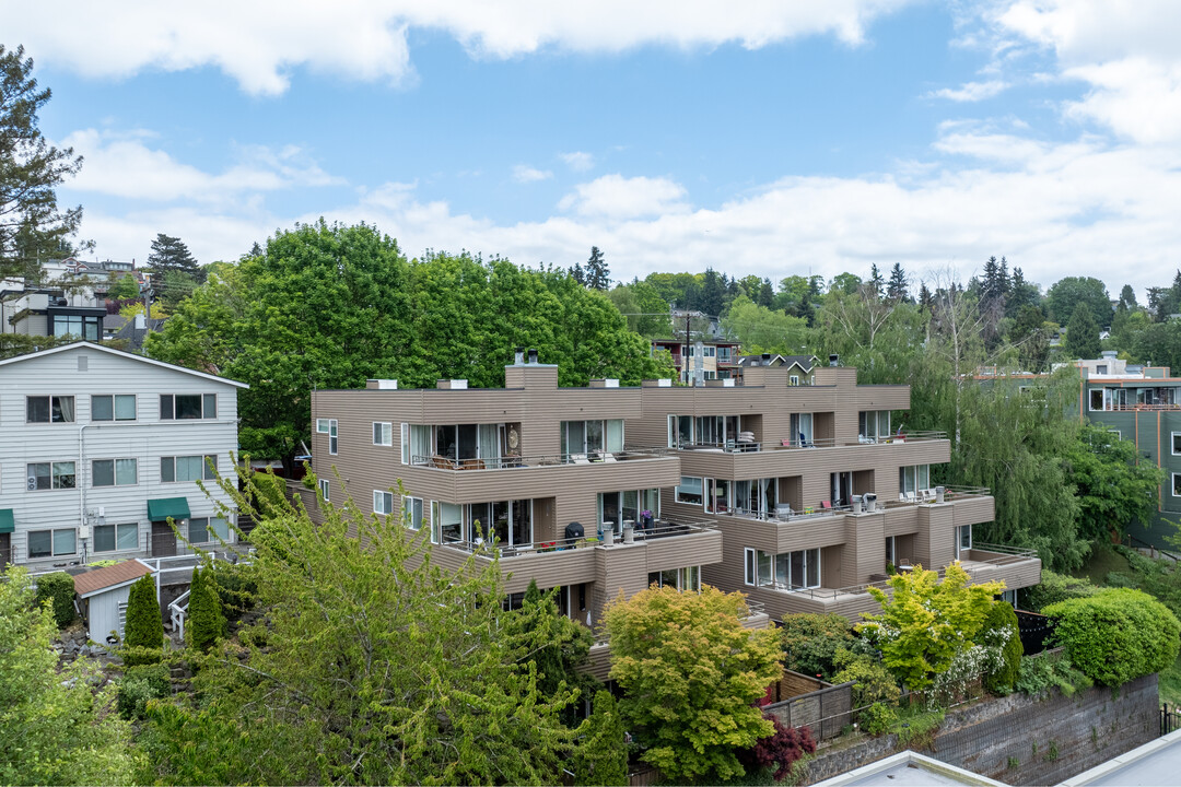 The Courtyard in Seattle, WA - Building Photo