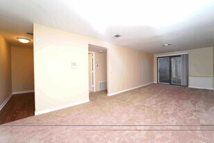 176 Maple Ave, Unit 3-34 in Rutland, MA - Building Photo