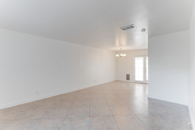 6224 Meadow Vista Ln in Las Vegas, NV - Building Photo - Building Photo