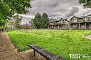 1420 NE Edgefield St in Hillsboro, OR - Building Photo