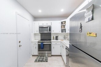 5840 NE 22nd Way in Fort Lauderdale, FL - Foto de edificio - Building Photo