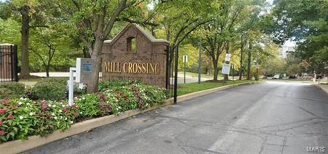 13101 Mill Crossing Ct in Creve Coeur, MO - Building Photo - Building Photo