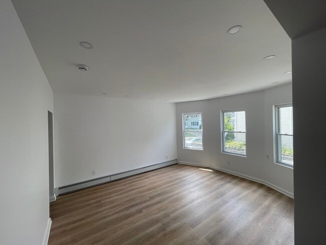 27 Vernon St in Waltham, MA - Building Photo - Building Photo