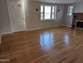 73 Vly Rd in Colonie, NY - Building Photo - Building Photo