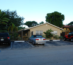 The Tennis Court Apartments in Fort Lauderdale, FL - Building Photo - Building Photo