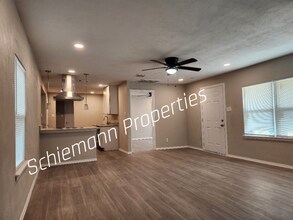 202 N Getzendaner St in Waxahachie, TX - Building Photo - Building Photo