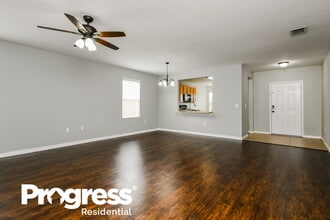 1744 Wallace Manor Loop in Winter Haven, FL - Building Photo - Building Photo