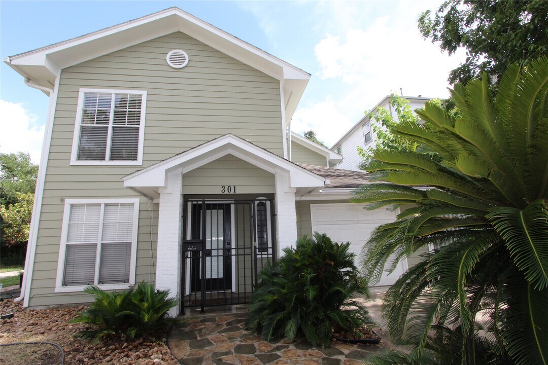 301 Willard St in Houston, TX - Building Photo