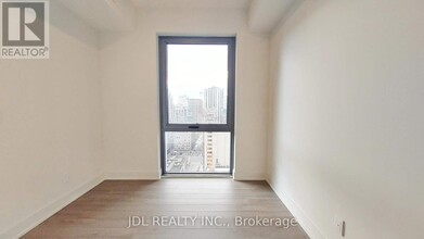 8-1708 Cumberland St in Toronto, ON - Building Photo - Building Photo