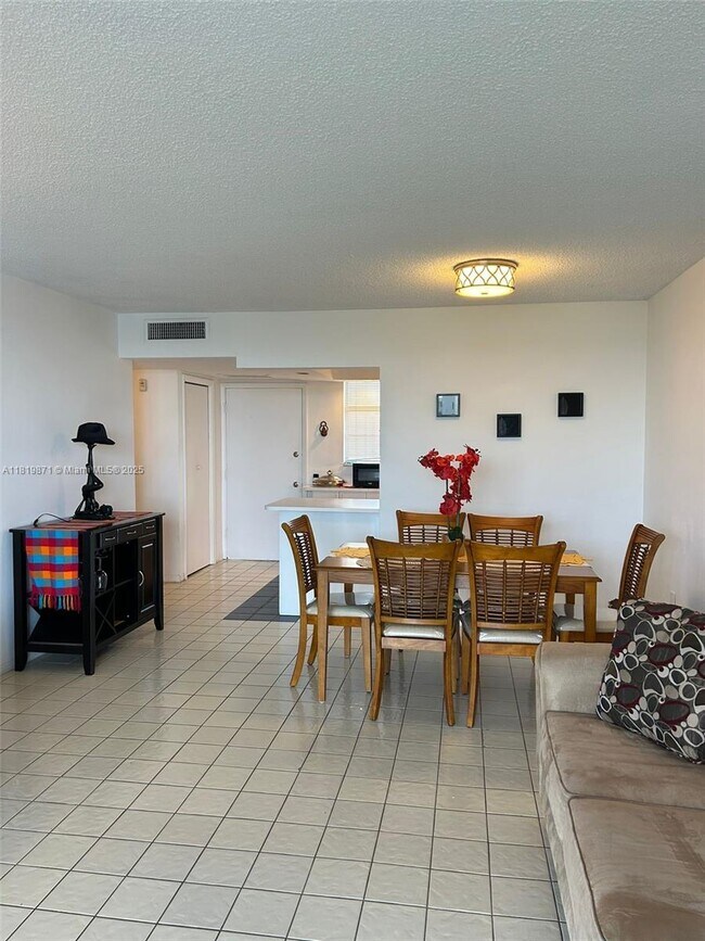 2980 Point E Dr in Aventura, FL - Building Photo - Building Photo