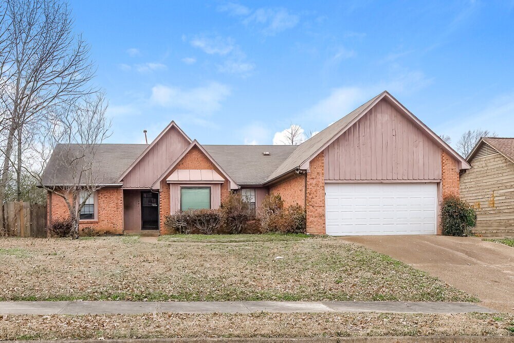 1031 Dove Hollow Dr in Memphis, TN - Building Photo